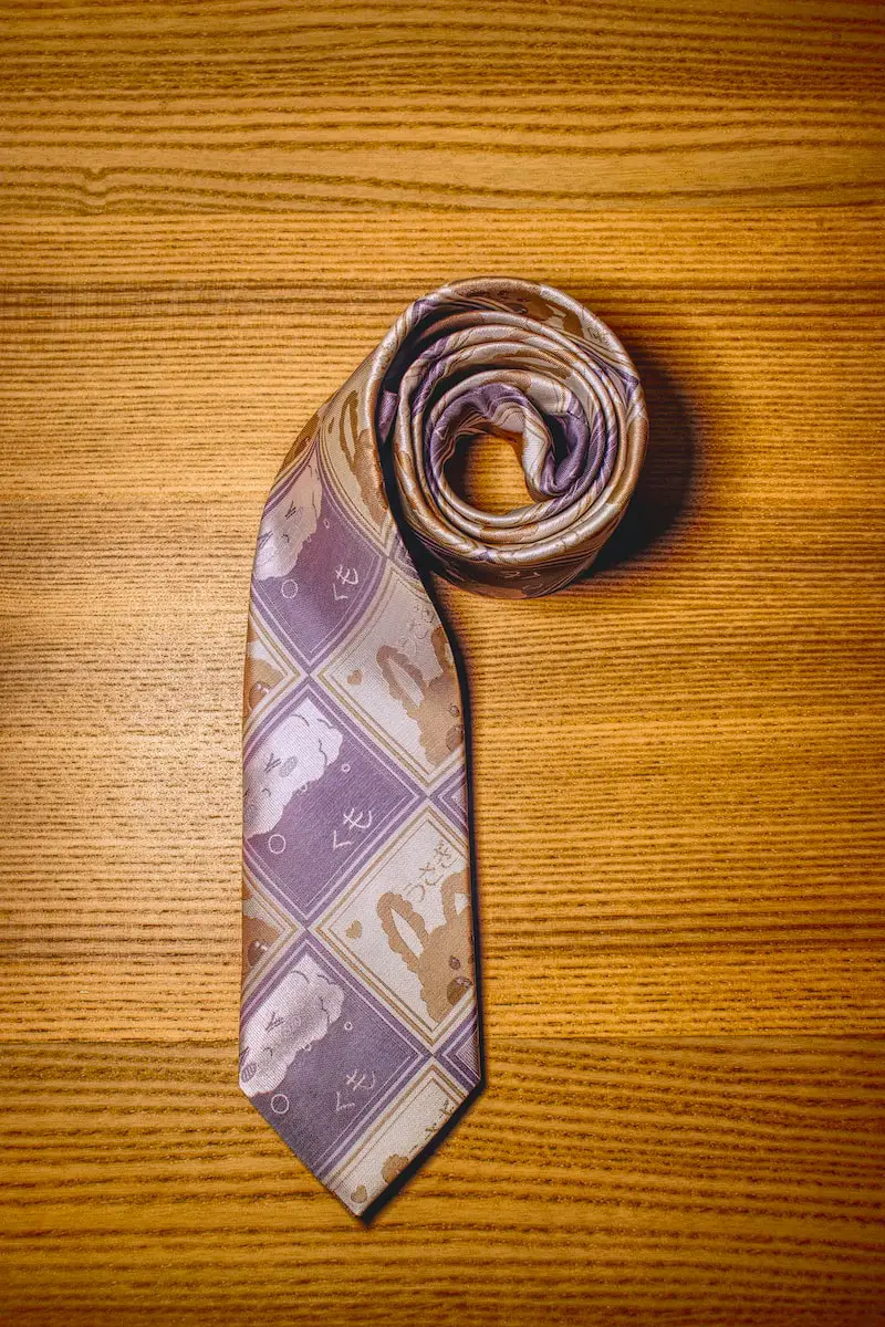 what color tie goes with a purple shirt