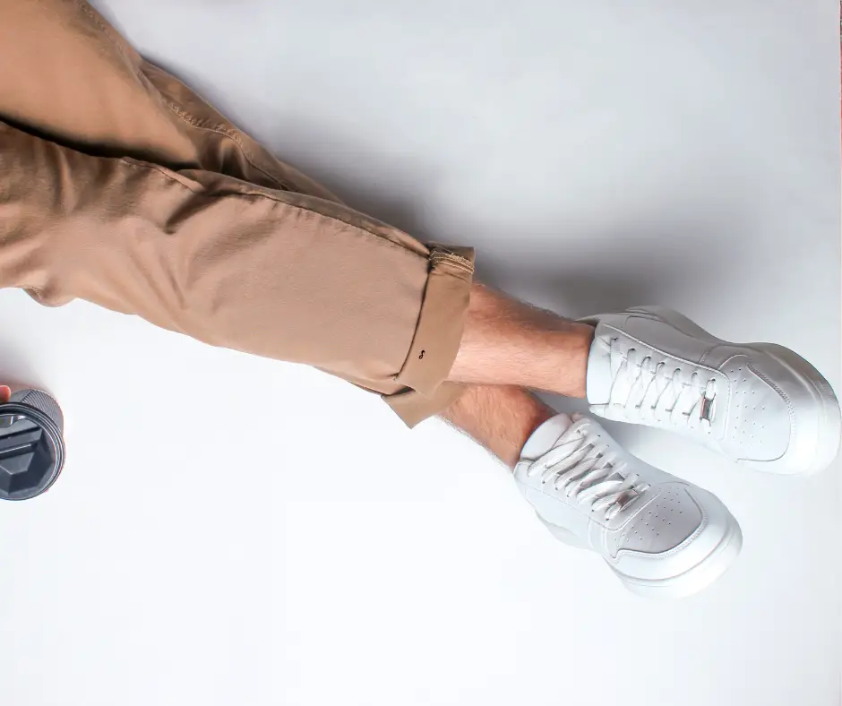 what color shoes to wear with tan pants