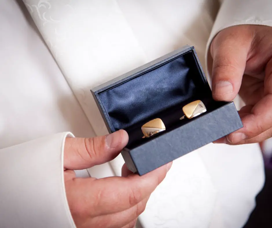 can you wear cufflinks without a jacket