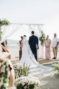 can you wear jeans to a wedding