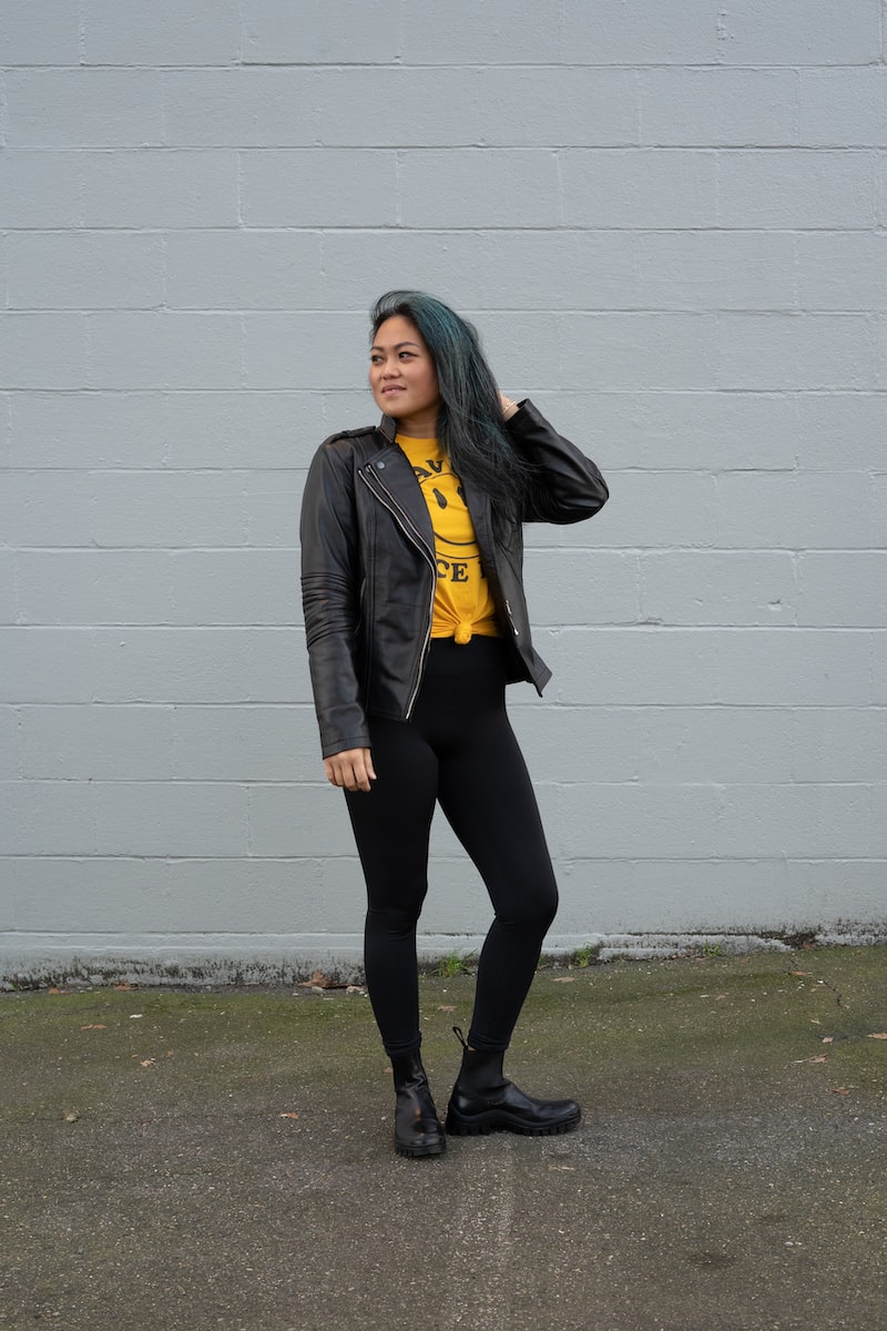 What to Wear With Velvet Leggings