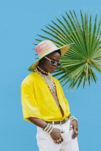 what goes with a yellow shirt