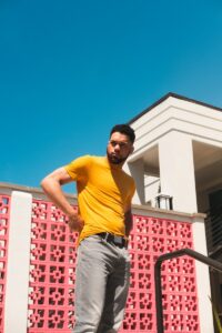 what goes with a yellow shirt
